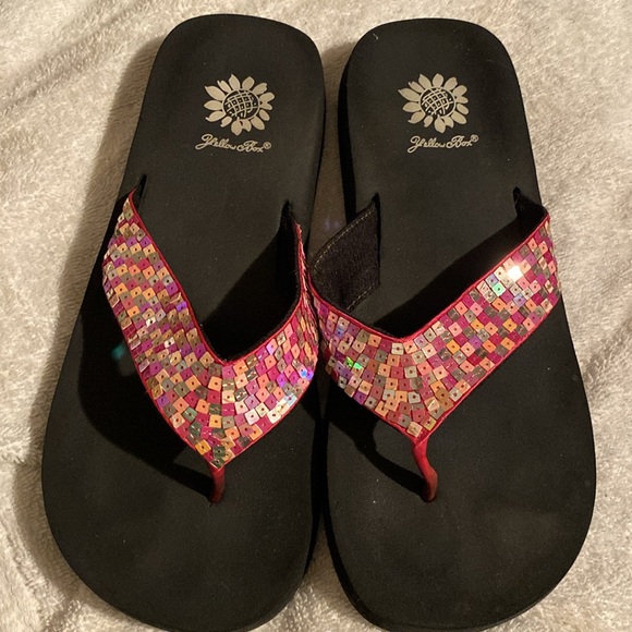 Yellow Box Size 7.5 Sequin Rhinestone Bundle - Picture 2 of 7